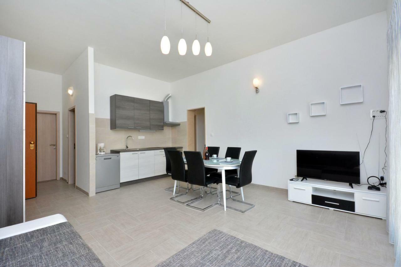 Apartman Lucic Apartment Split Bagian luar foto