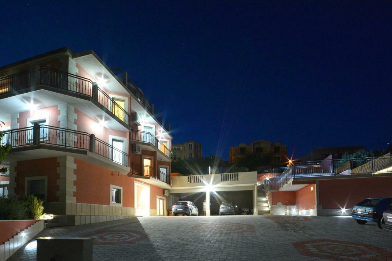 Apartman Lucic Apartment Split Bagian luar foto