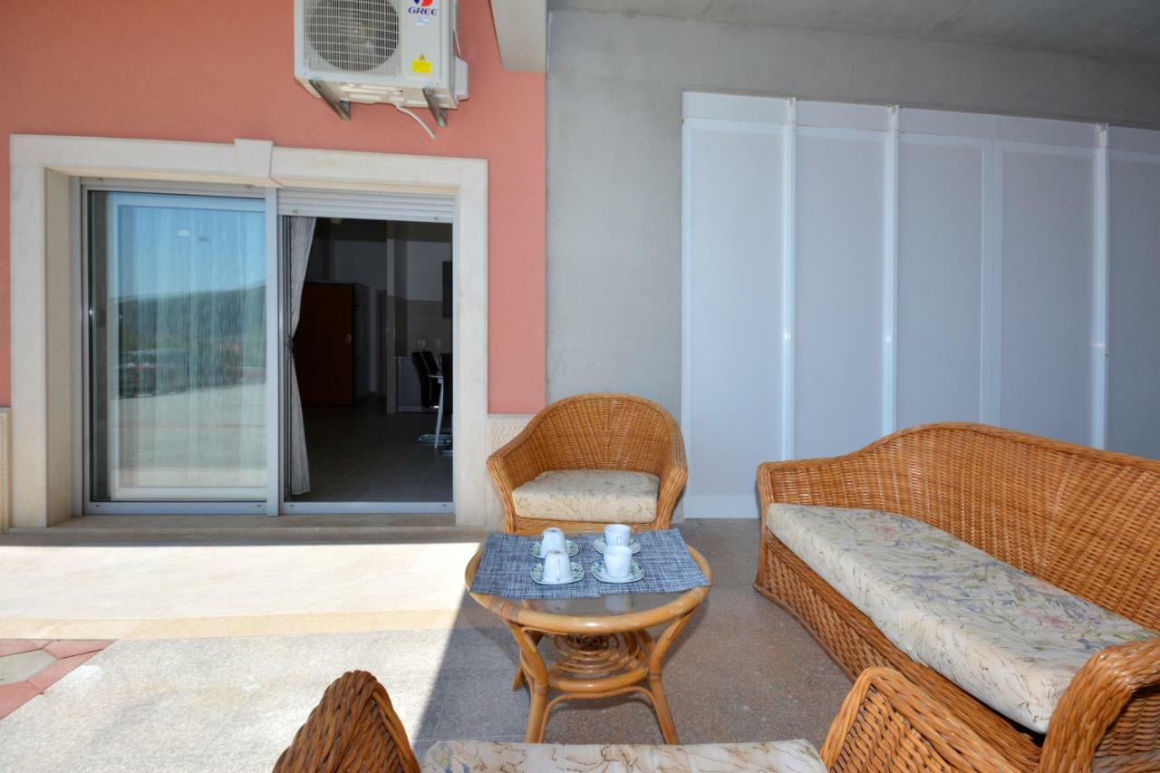 Apartman Lucic Apartment Split Bagian luar foto