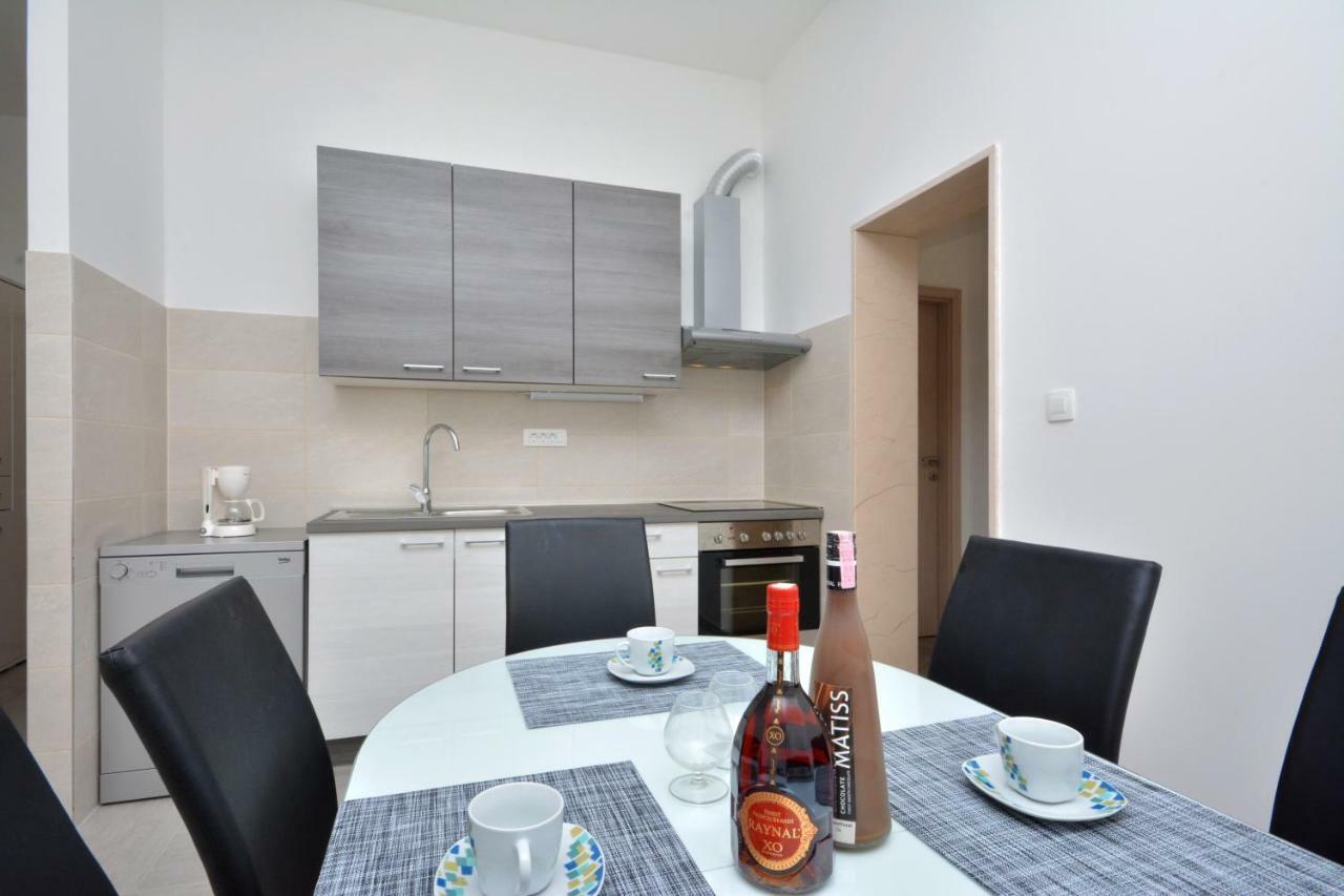 Apartman Lucic Apartment Split Bagian luar foto