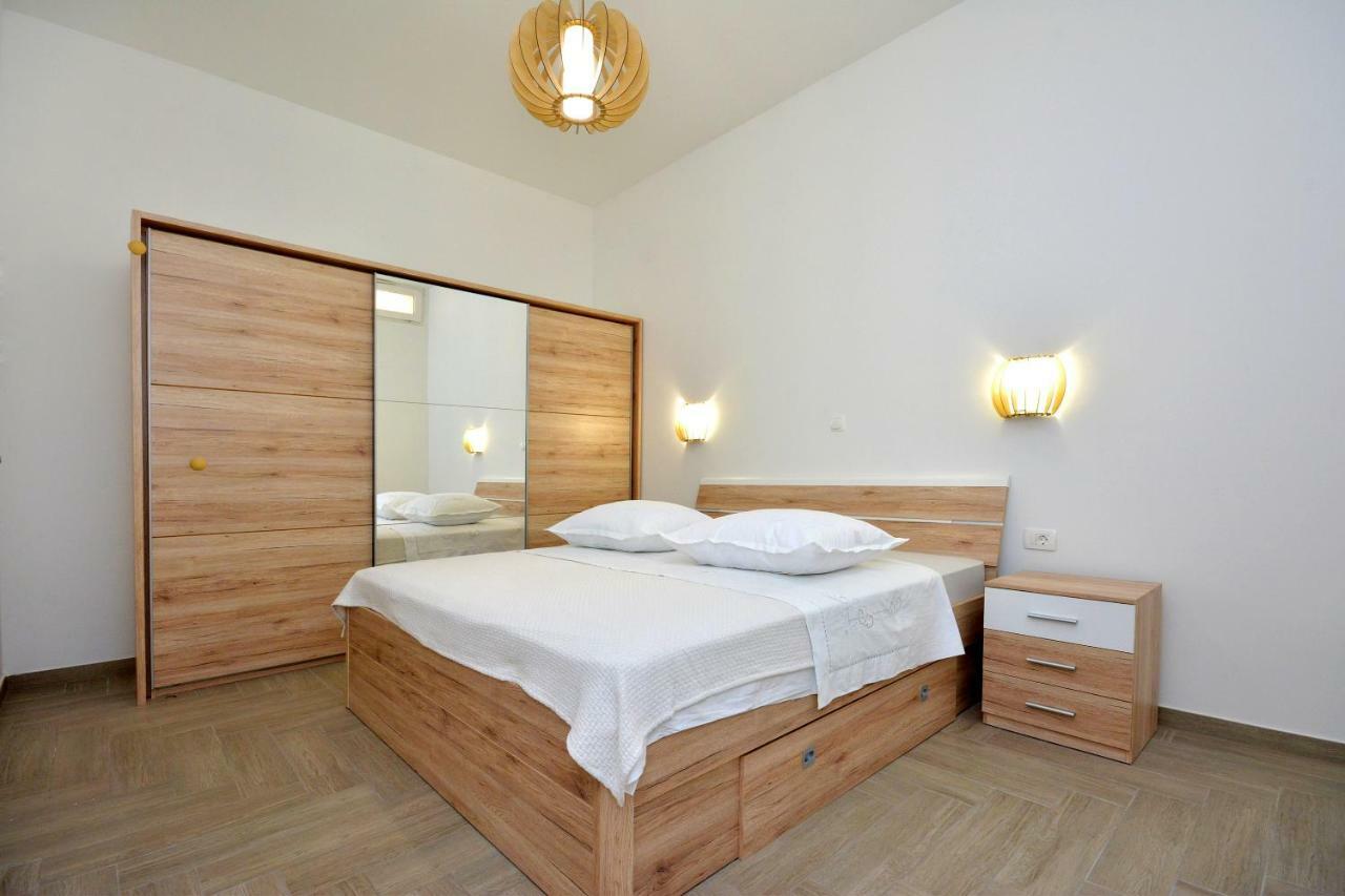 Apartman Lucic Apartment Split Bagian luar foto