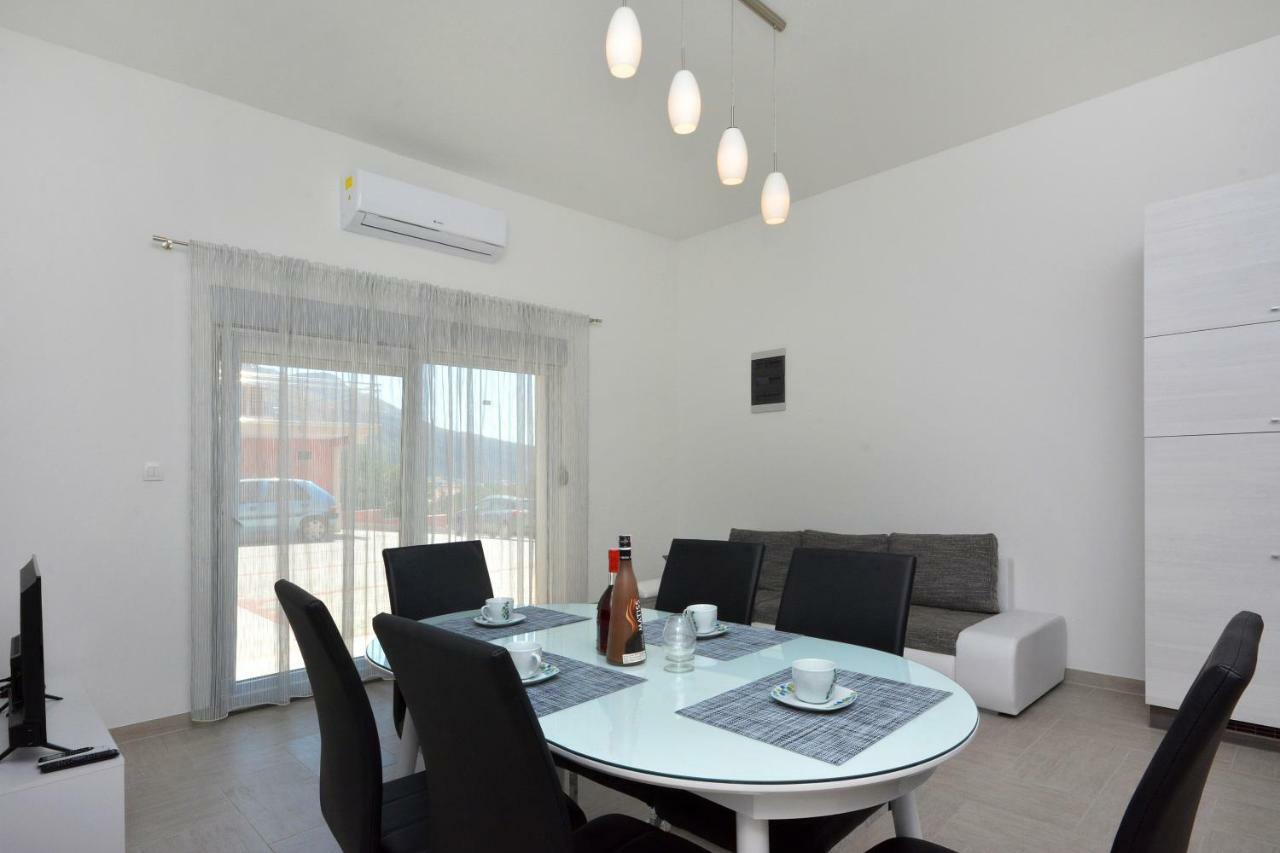 Apartman Lucic Apartment Split Bagian luar foto